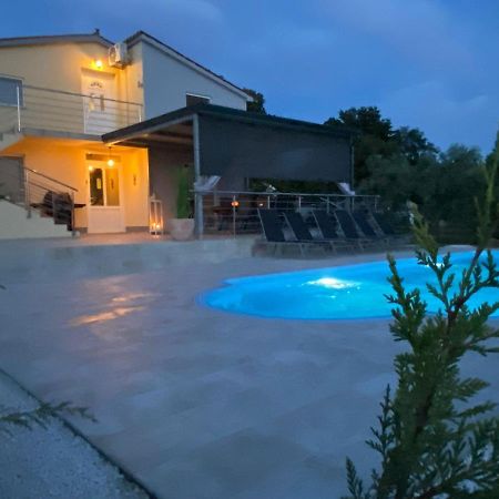 Naturia Holiday House Медулин Екстериор снимка