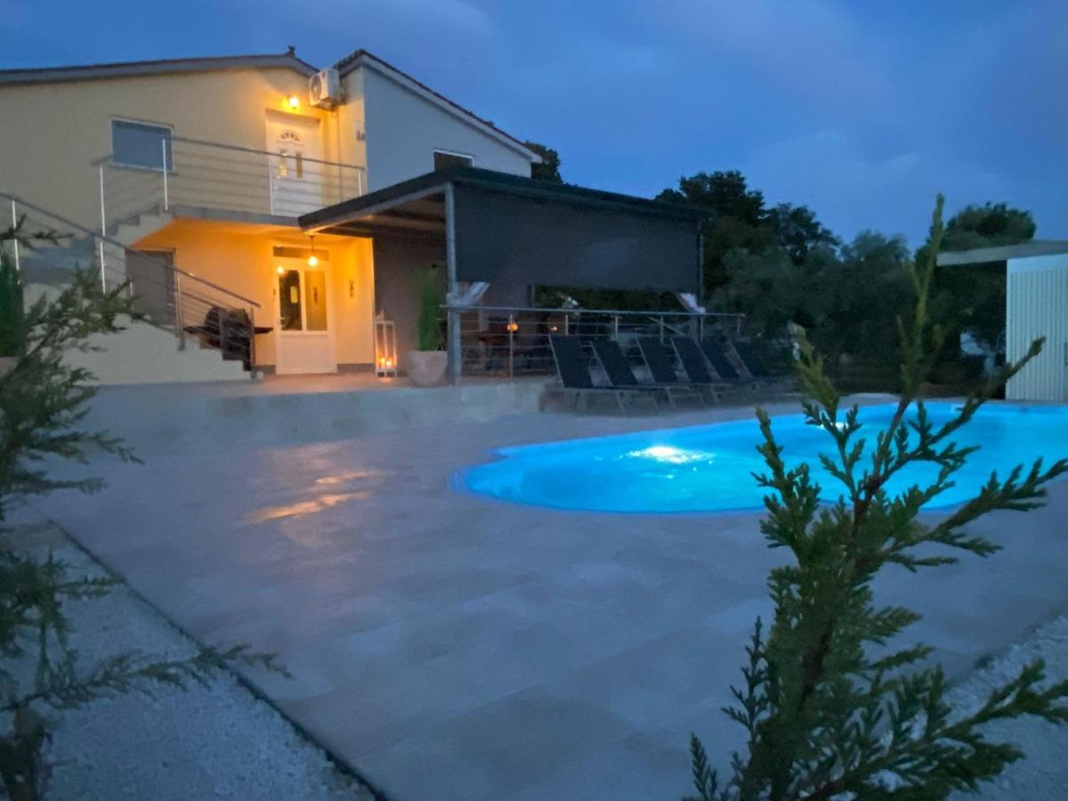 Naturia Holiday House Медулин Екстериор снимка